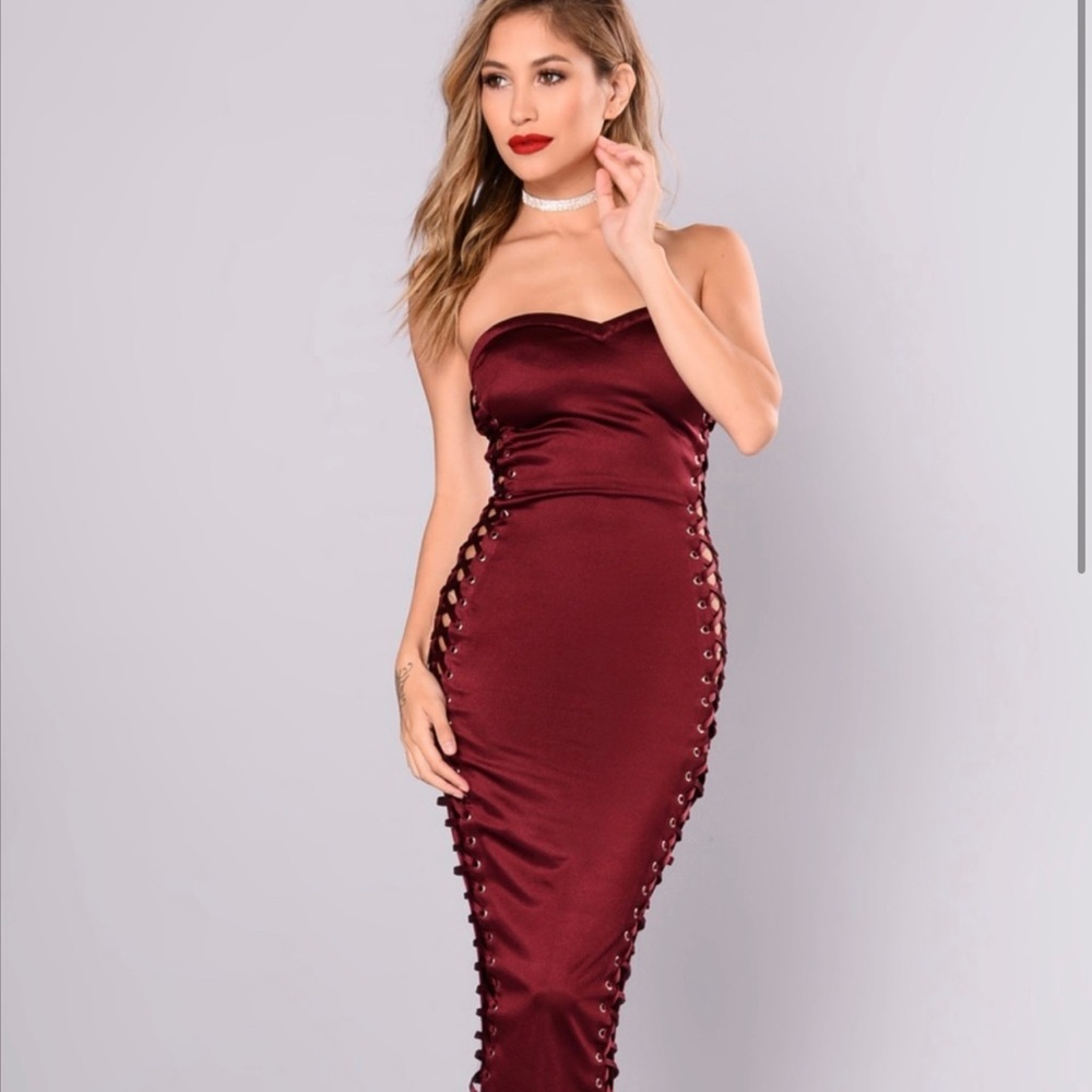 • Quinn Lace Up Maxi Dress - Wine